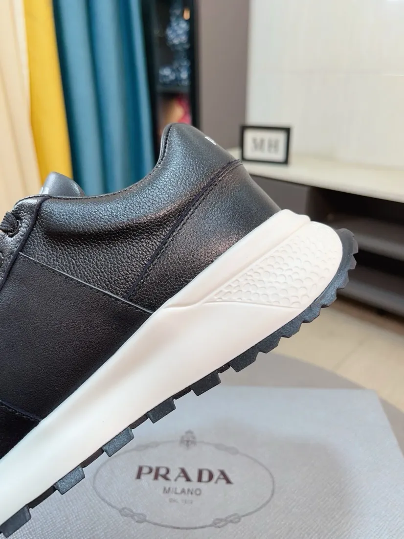 Men's shoes 💰440🌹🌹 [Prada] New men's shoes from the Milan show are released, new models from the official website: 1 production 🔺Original version, continuing the charm inheritance, innovation and tribute ⚫️Young and fashionable you must have 🎗movable feet without odor; imported suede cowhide with wear-resistant rubber soles; suitable for all seasons, fashionable and versatile. Code number:38-44